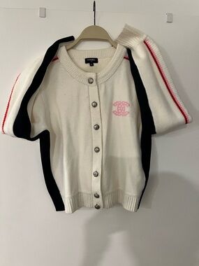 CHANEL Cream Cardigan with Black Side Panels and Pink CC Logo
